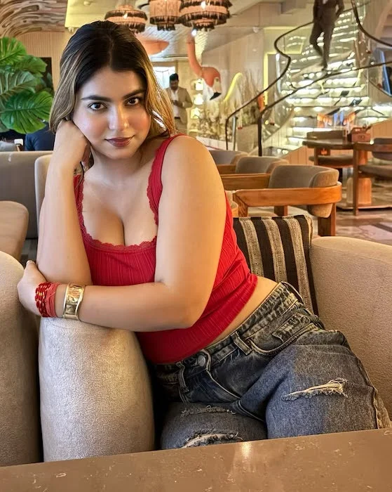 Gangtok escort girl for hotel meetings and private companionship